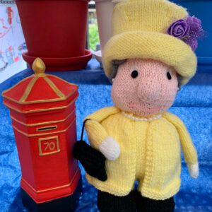 The Craft Cabin - Knitted Postbox & Queen